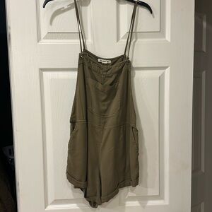 Billabong overall shorts size medium green